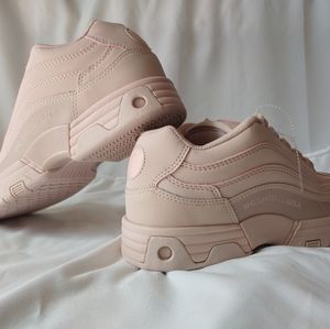 Women's skater shoe